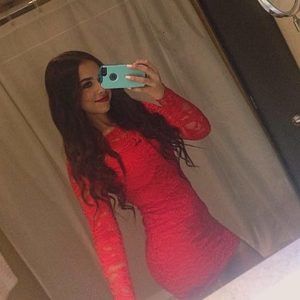 Meet your Posher, Macarena